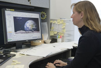 Julia Loftis in lab